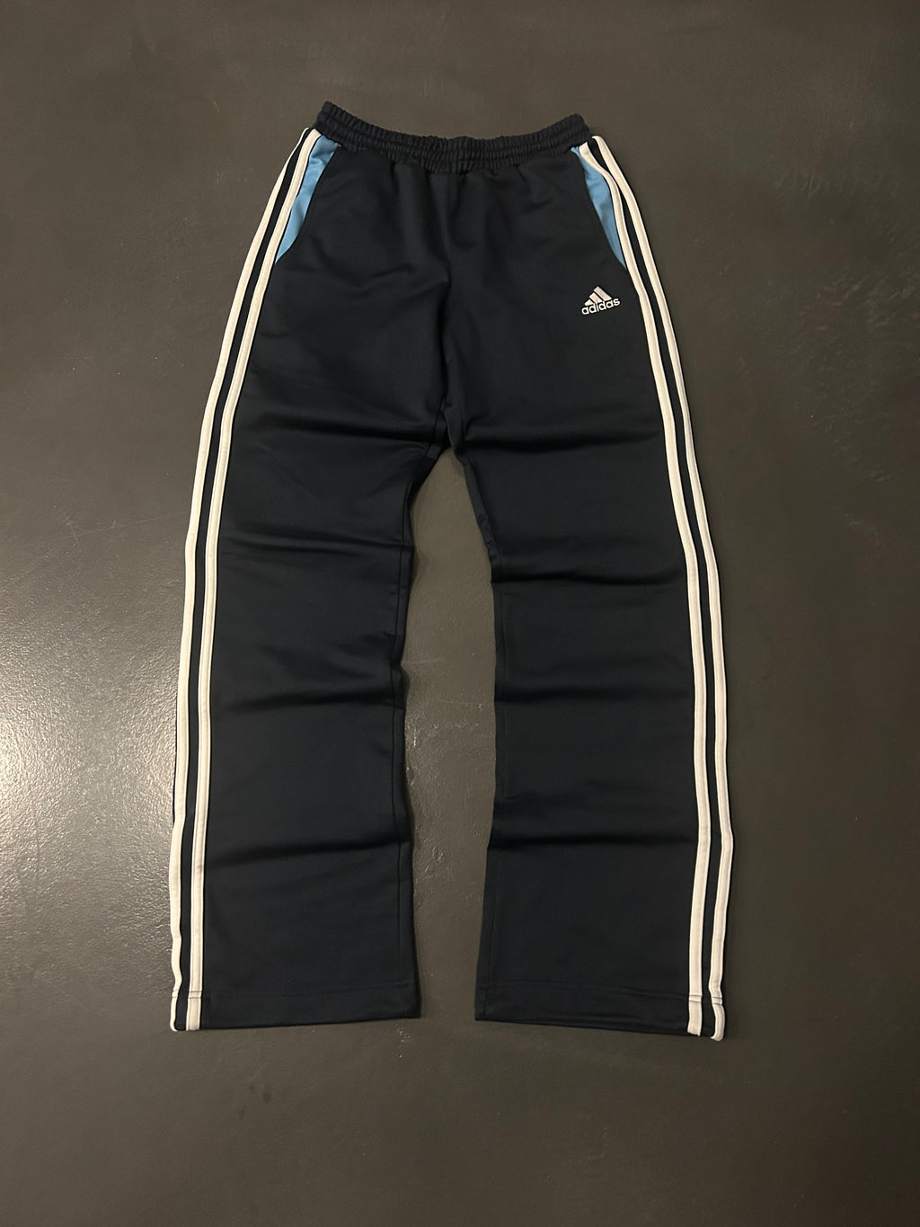 Adidas Baggy Trackpants 🔥💙
